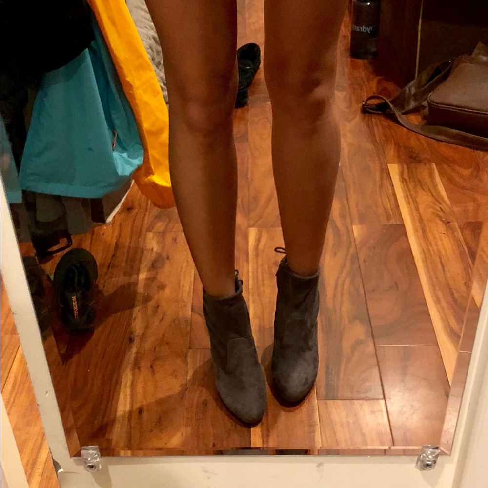 Dark gray synched suede booties